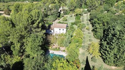 Maison - 365 m² - 11 pièces