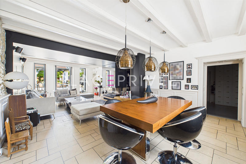 Maison - 540 m² - 13 pièces