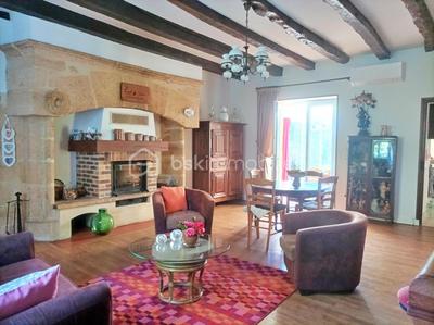 Demeure - 114 m² - 7 pièces