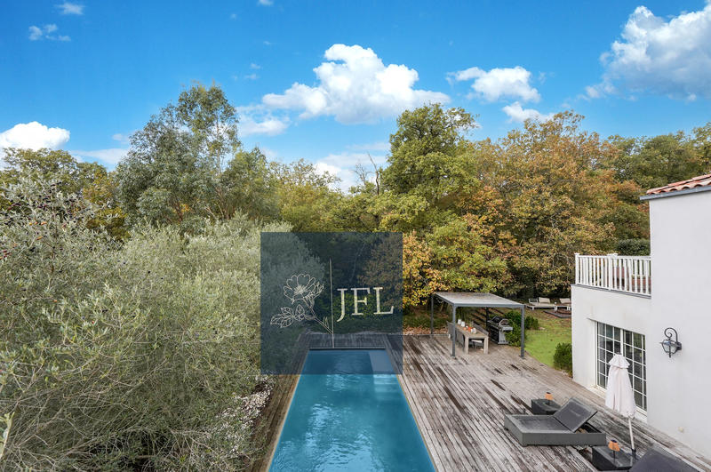 Maison d'architecte - 285 m² - 9 pièces