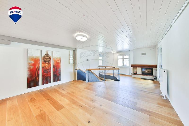 Maison - 252 m² - 10 pièces