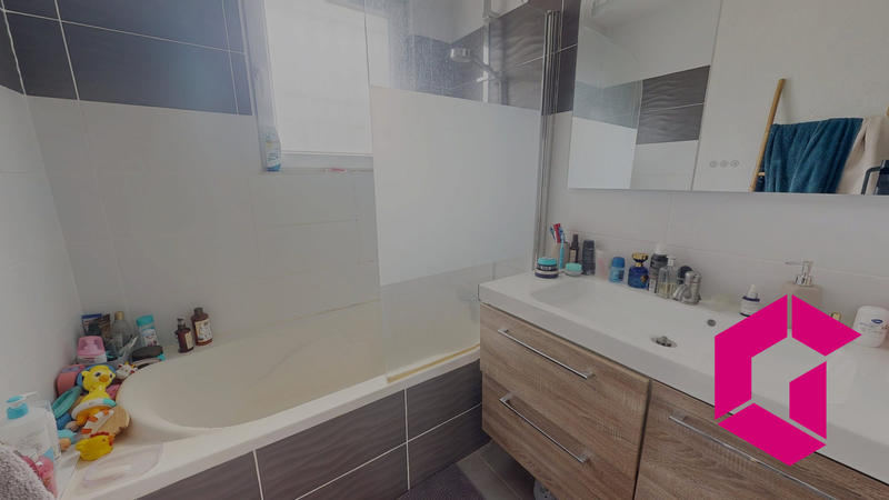 Maison - 95 m² - 4 pièces