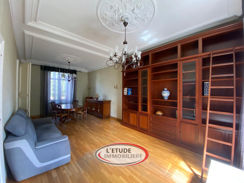 Maison - 215 m² - 10 pièces