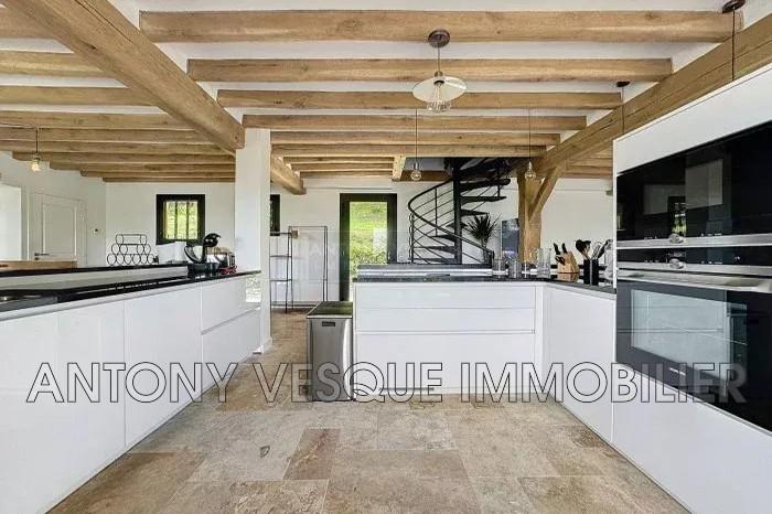 Maison - 180 m² - 7 pièces