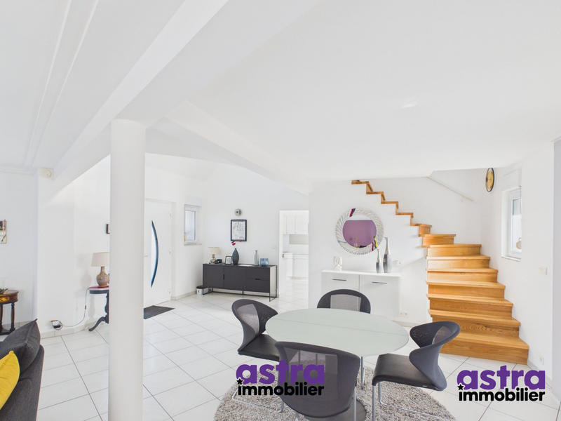 Maison - 137 m² - 5 pièces