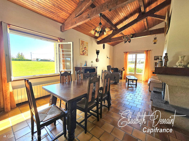 Villa - 234 m² - 10 pièces