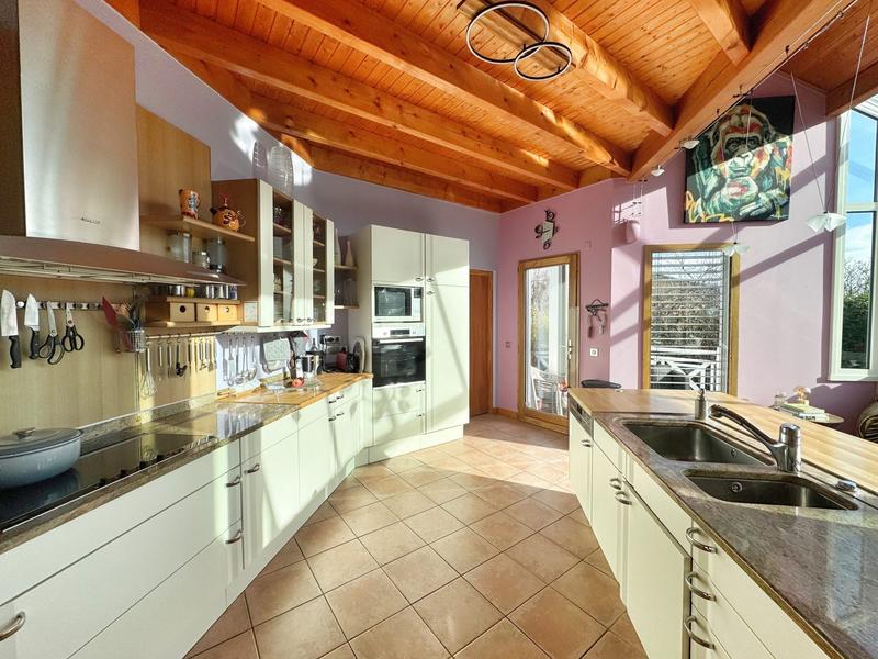 Maison - 230 m² - 6 pièces