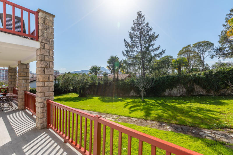 Maison - 400 m² - 11 pièces