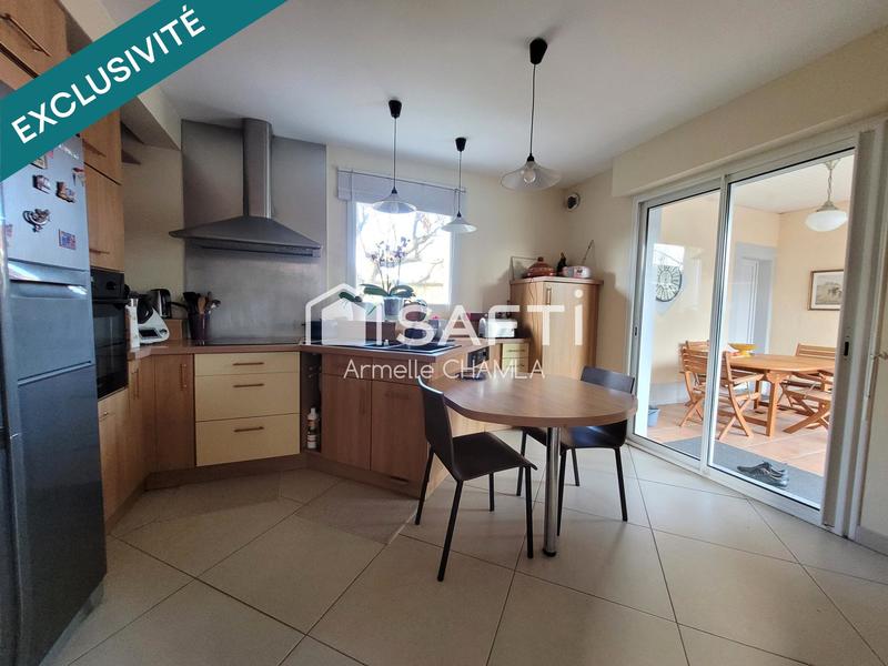 Maison - 212 m² - 8 pièces