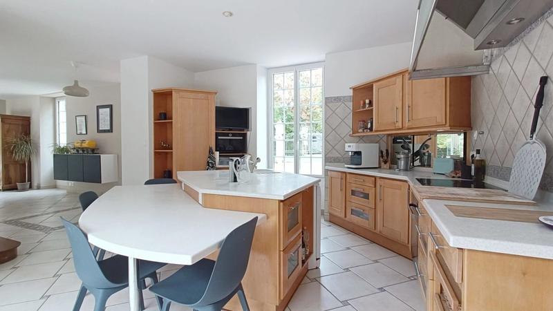 Propriété - 286 m² - 8 pièces