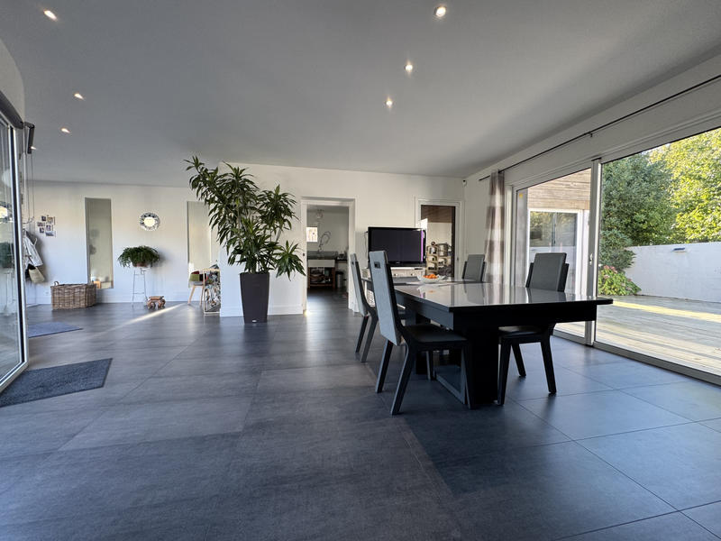 Maison - 290 m² - 9 pièces