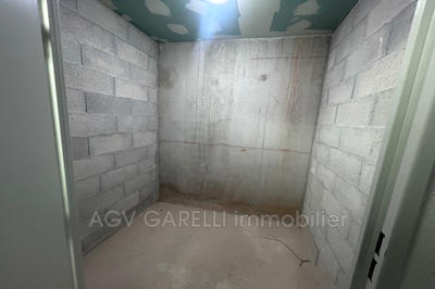 Parking / Garage - 2 m²