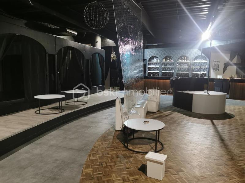 Longère - 1 400 m² - 12 pièces