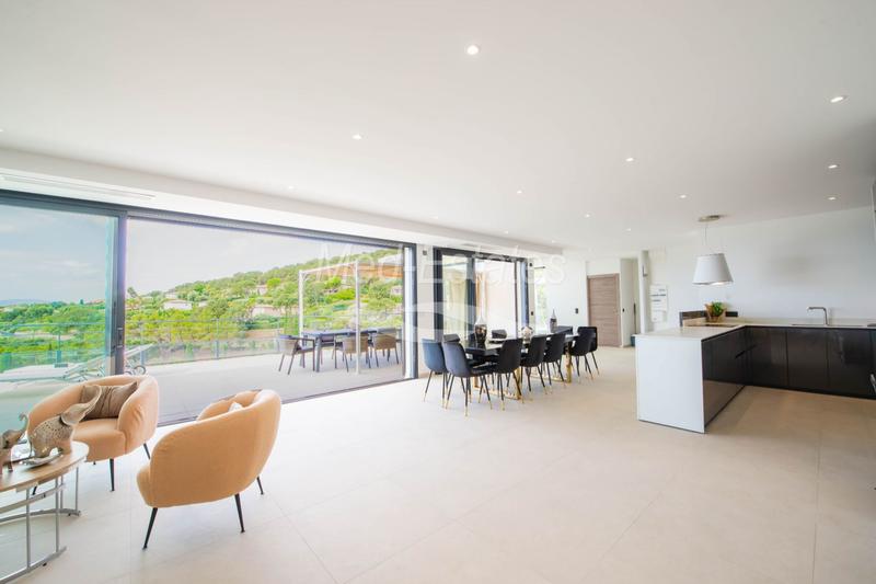 Maison contemporaine - 250 m² - 6 pièces