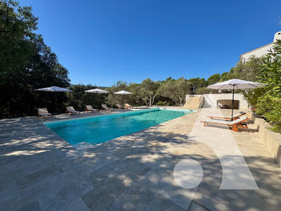 Maison - 350 m² - 12 pièces