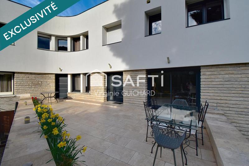 Maison - 350 m² - 9 pièces