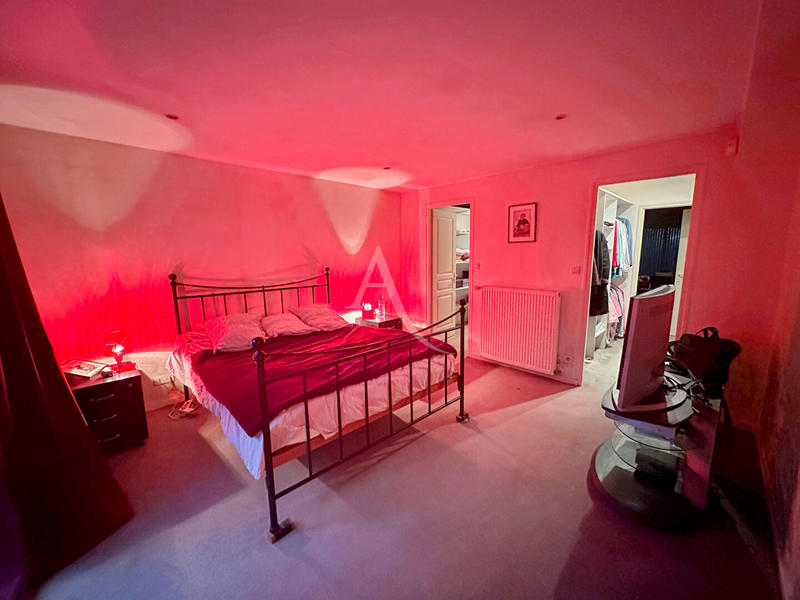 Maison - 201 m² - 5 pièces