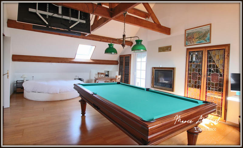 Maison - 204 m² - 8 pièces