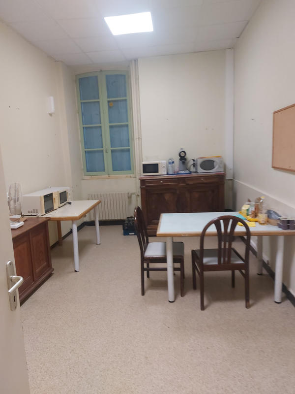 Maison - 1 083 m² - 44 pièces