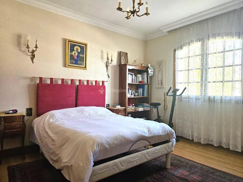 Maison - 280 m² - 8 pièces