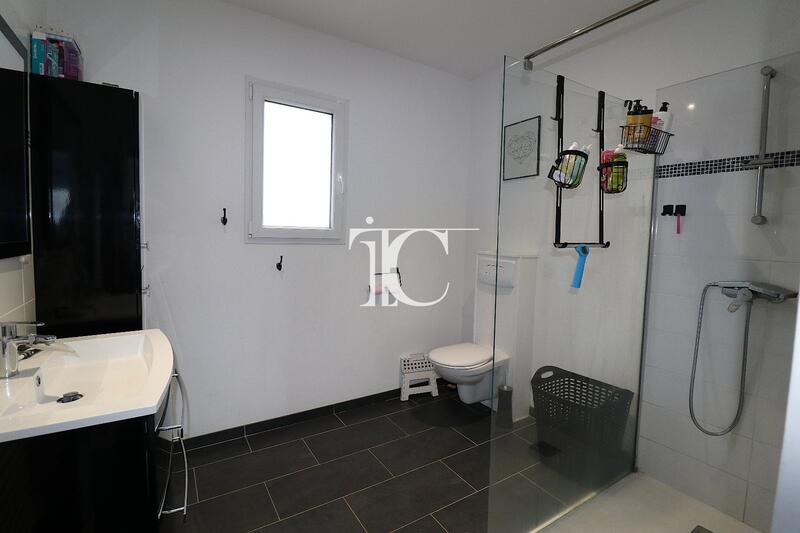 Maison - 230 m² - 10 pièces