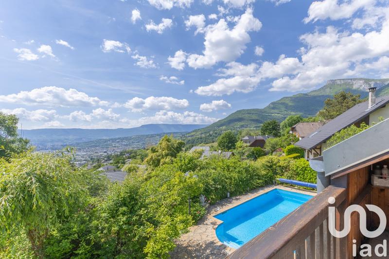 Maison - 222 m² - 8 pièces