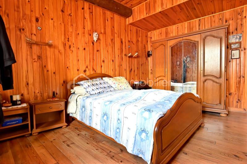 Maison traditionnelle - 275 m² - 12 pièces