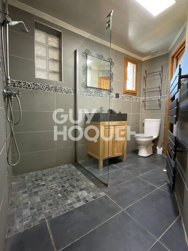 Villa - 235 m² - 6 pièces