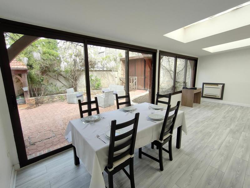 Maison - 218 m² - 5 pièces