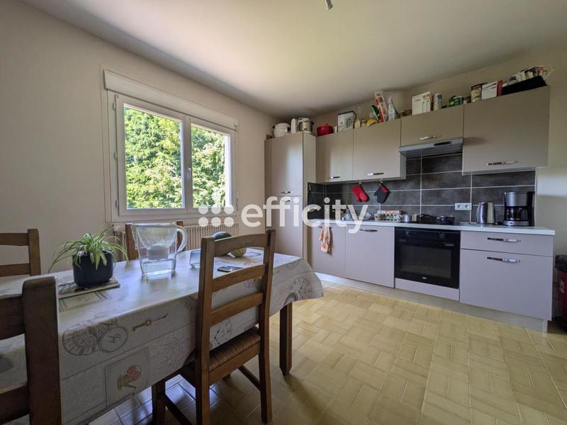 Maison - 237 m² - 10 pièces