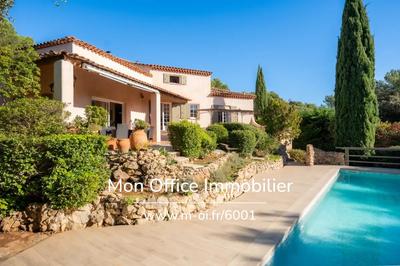 Maison - 225 m² - 9 pièces