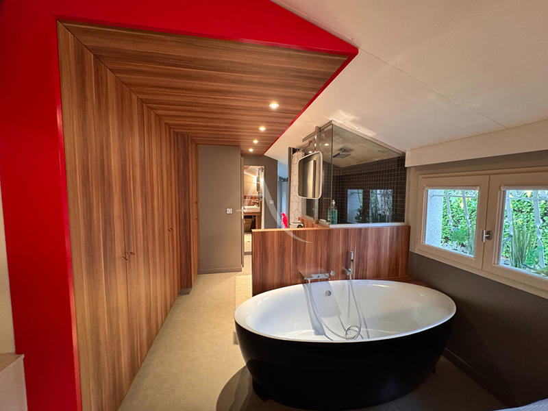 Maison - 259 m² - 8 pièces