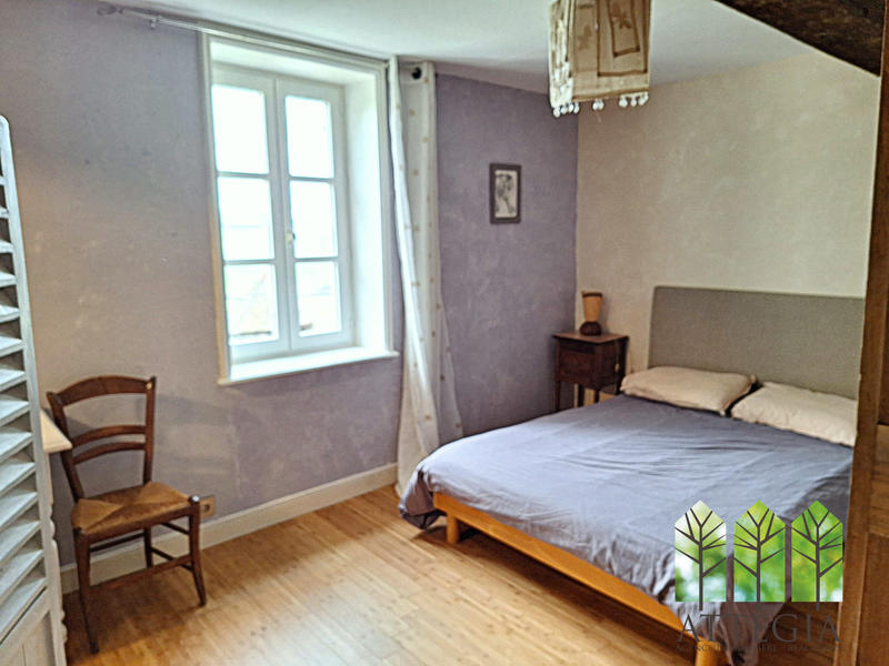 Maison - 220 m² - 7 pièces