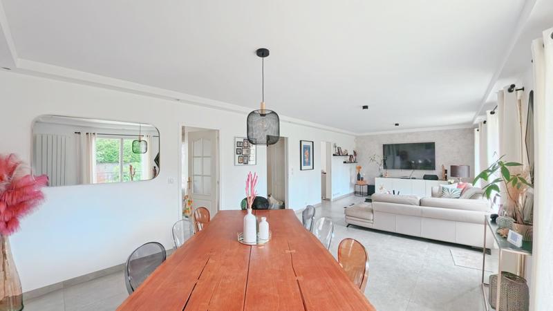 Pavillon - 225 m² - 7 pièces