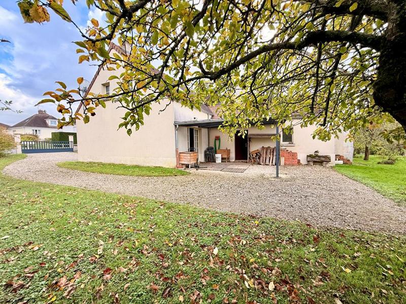 Maison - 270 m² - 12 pièces