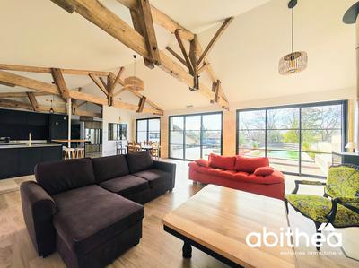 Maison - 250 m² - 6 pièces