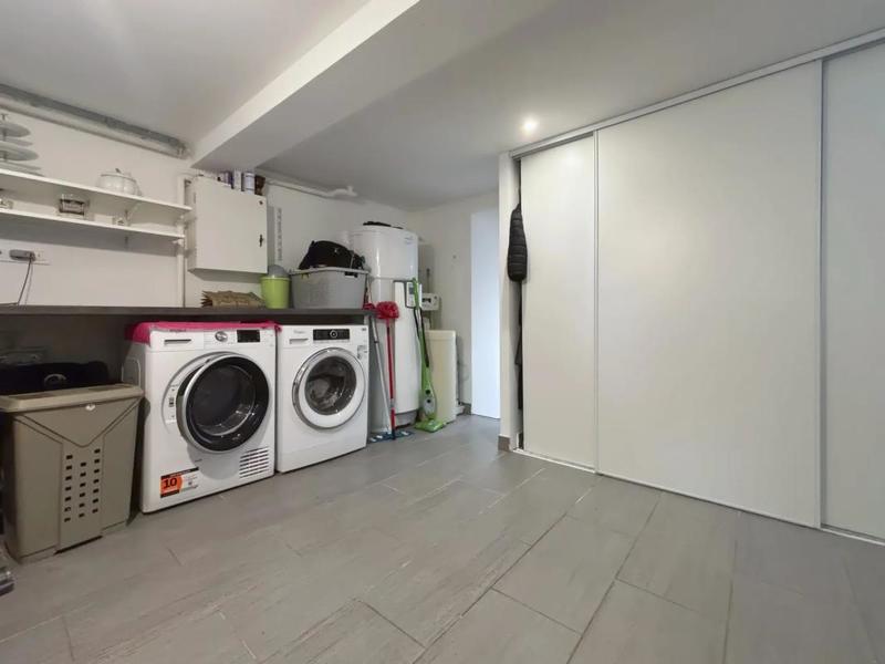 Maison - 241 m² - 8 pièces