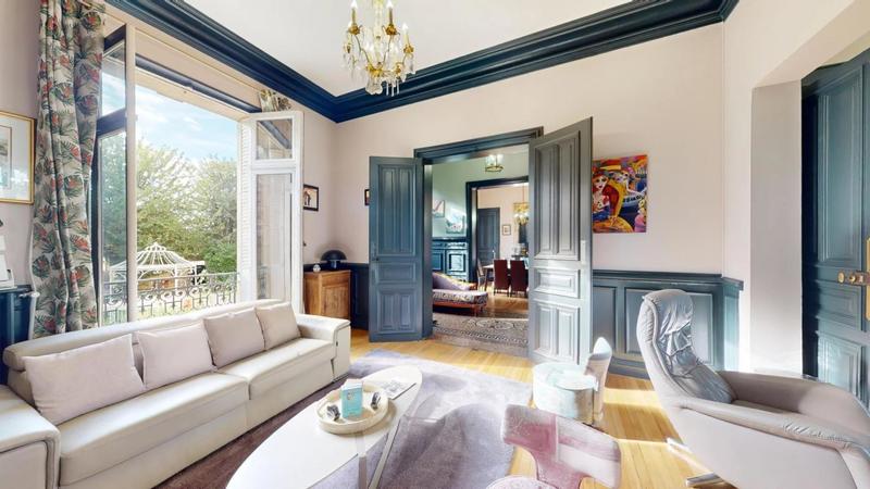 Maison de maîtres - 251 m² - 9 pièces