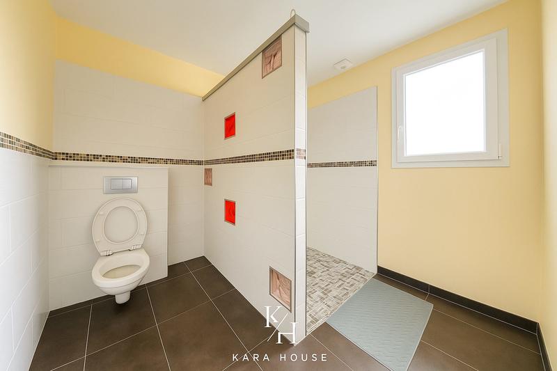 Maison - 222 m² - 8 pièces