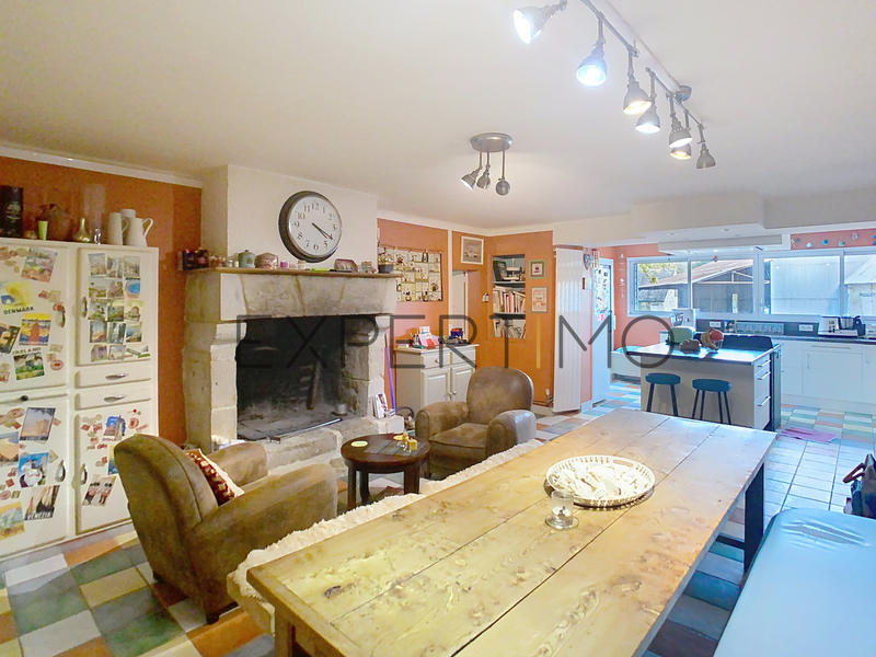 Maison - 230 m² - 9 pièces