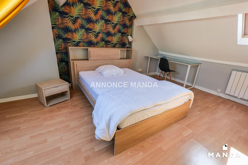 Chambre - 10 m² - 7 pièces