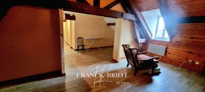 Local commercial - 738 m² - 37 pièces