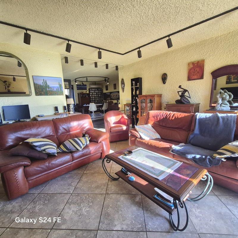 Villa - 201 m² - 10 pièces