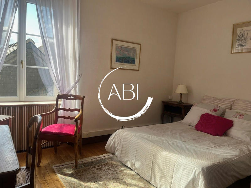 Maison - 230 m² - 8 pièces