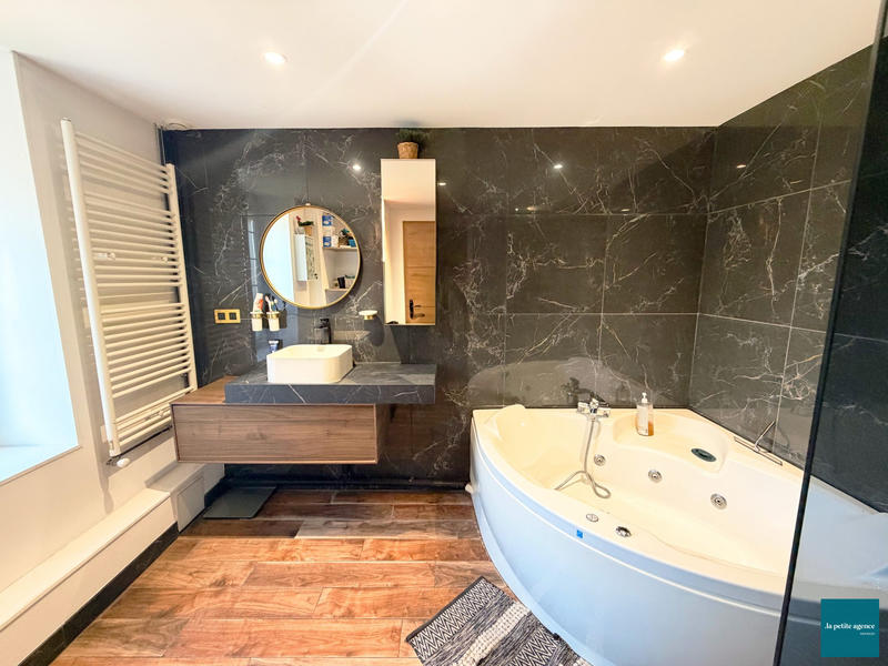 Maison - 166 m² - 7 pièces