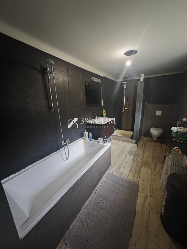 Maison - 190 m² - 8 pièces