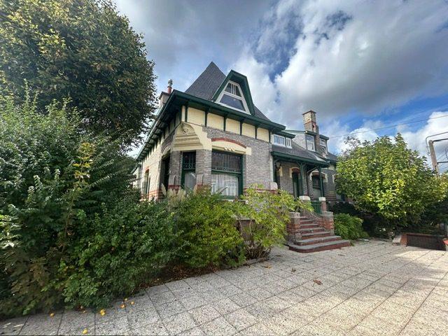 Maison - 295 m² - 8 pièces