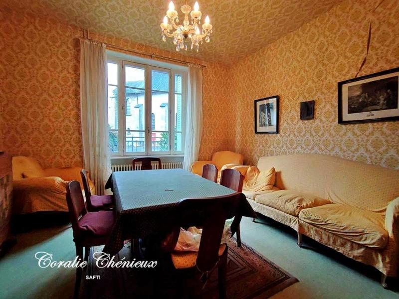 Maison - 232 m² - 8 pièces