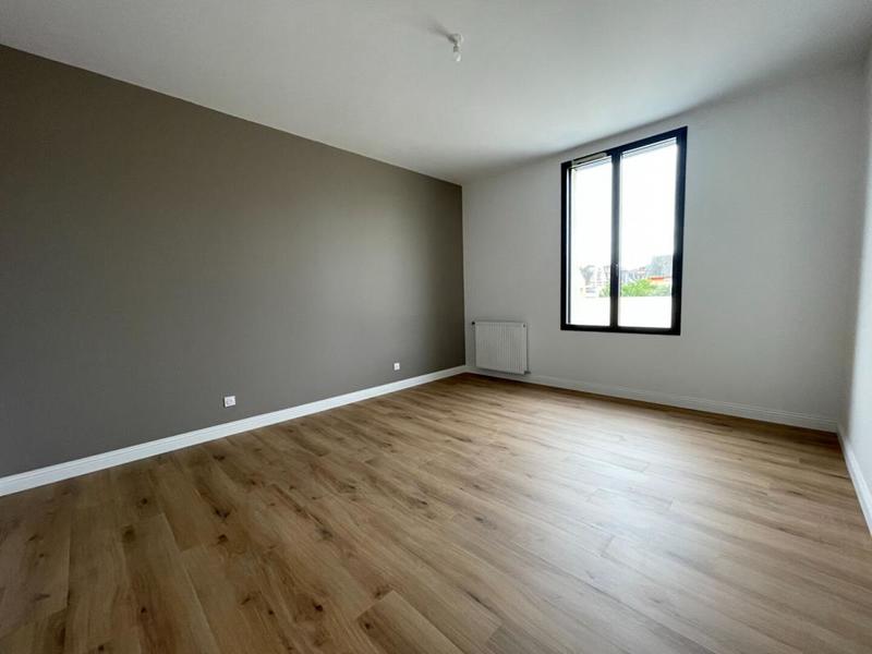 Maison - 222 m² - 8 pièces