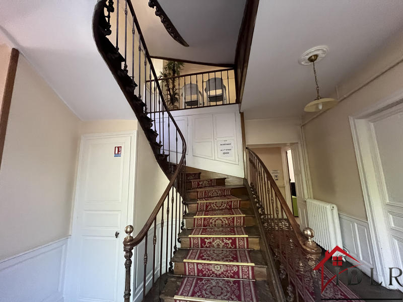 Propriété - 230 m² - 12 pièces